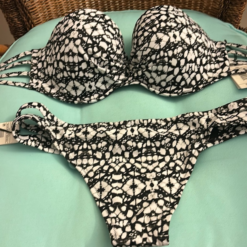 Black and white 2 piece. New with tags